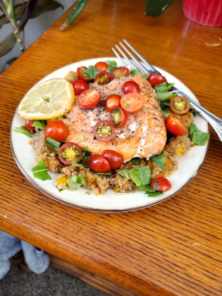 Salad w/ Baked Salmon, Quinoa & Cherry Tomatoes