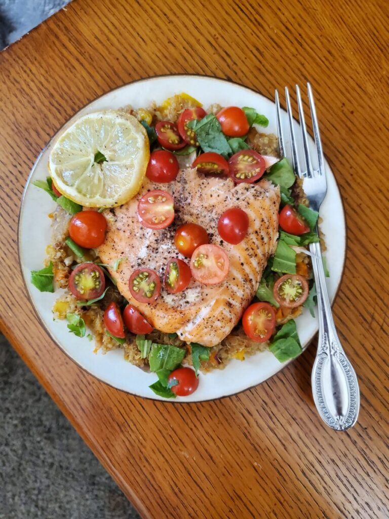 Salad w/ Baked Salmon, Quinoa & Cherry Tomatoes