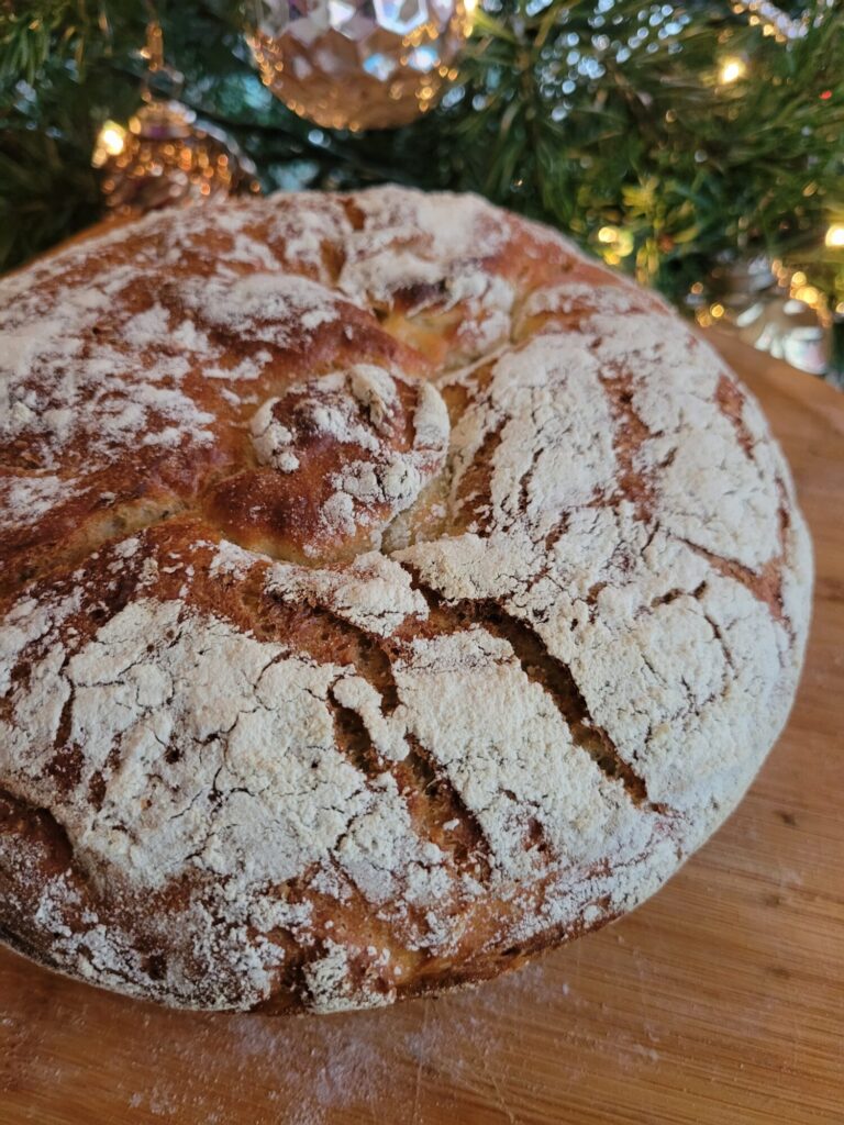 No-knead Dutch Oven Bread w/ Bread Basket