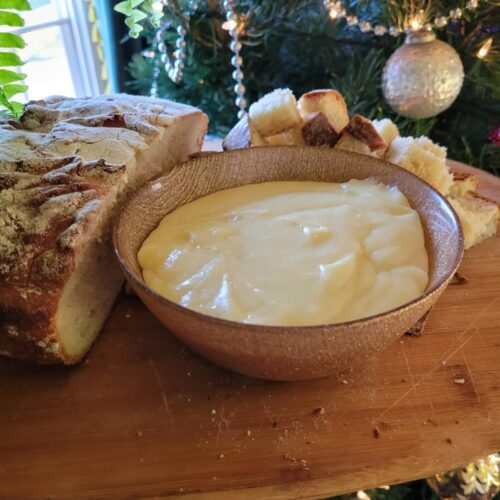 Fondue w/ Gruyère & Swiss Cheese