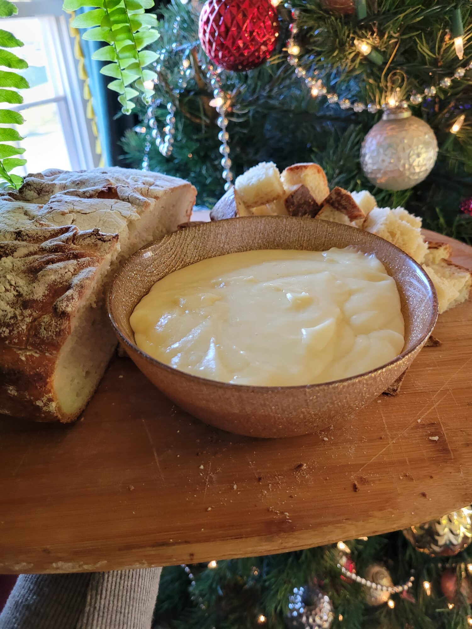 Fondue w/ Gruyère & Swiss Cheese