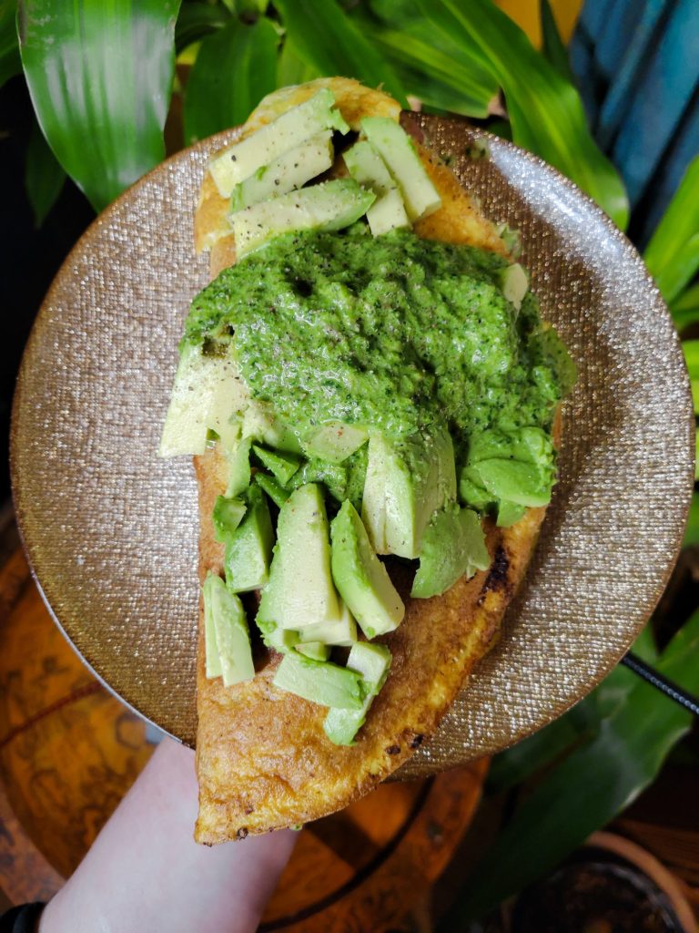 Omelette w/ Spinach Pasta Salad & Avocado