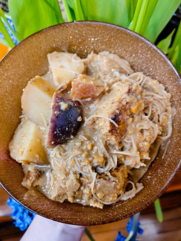 Curry w/ Potatoes, Peanuts, & Sprouts