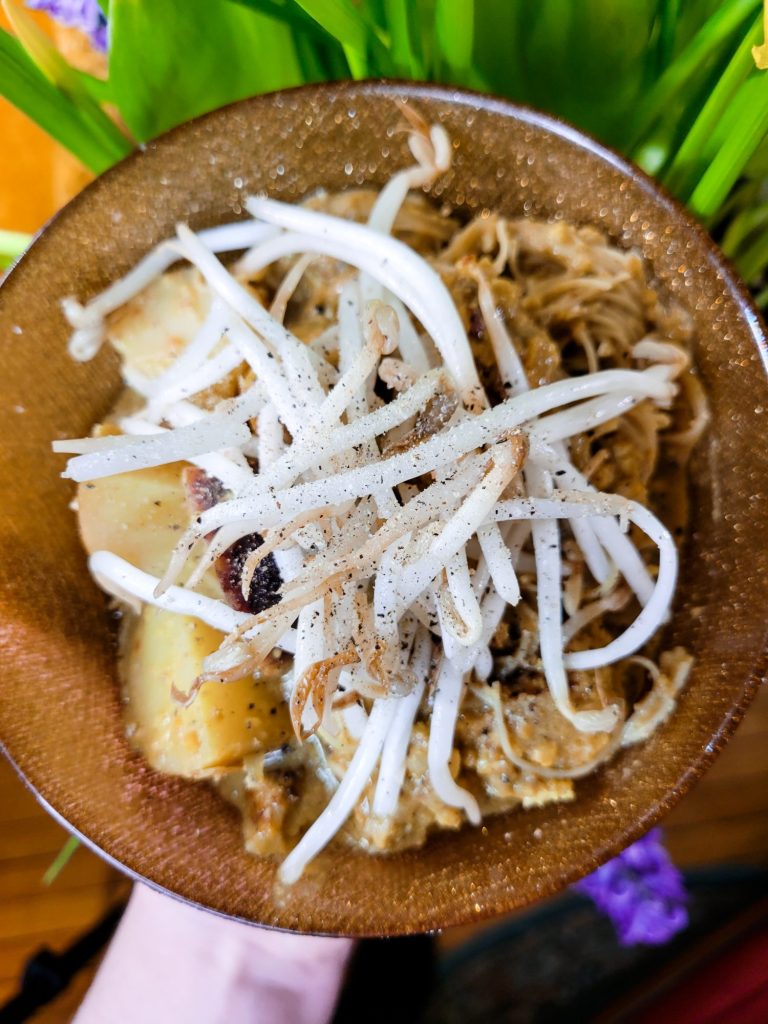 Curry w/ Potatoes, Peanuts, & Sprouts